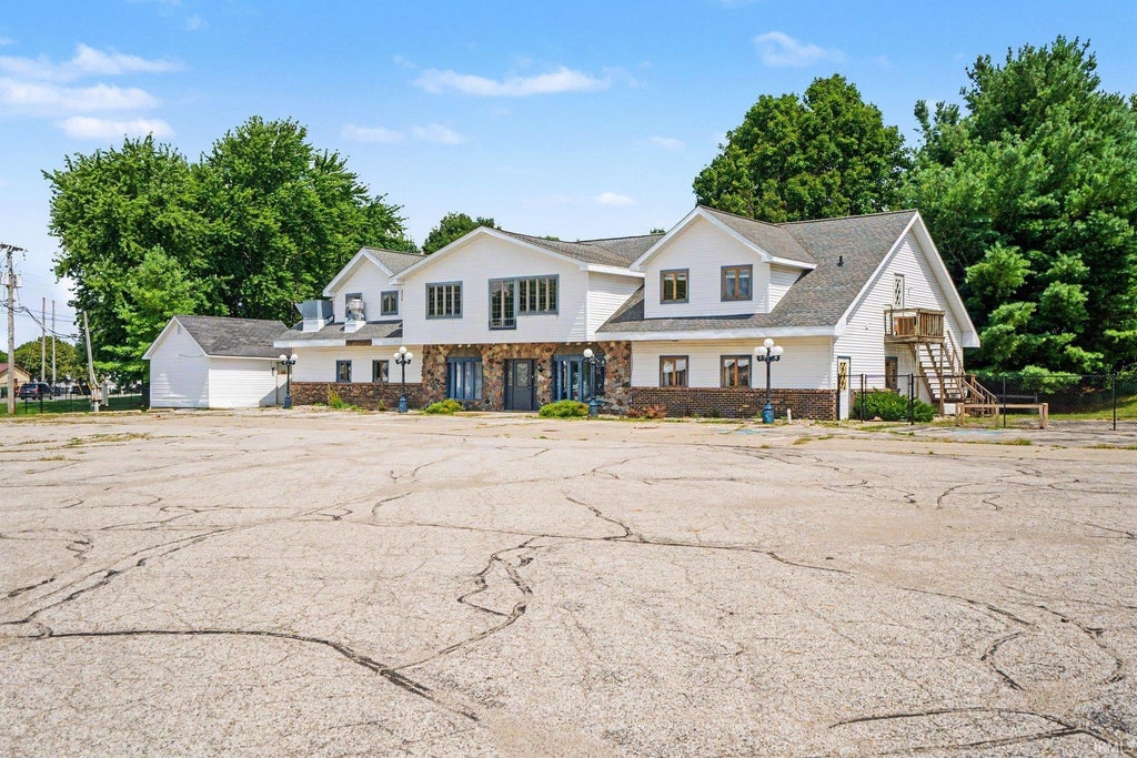 Photo of 66402 State Road 19 Road, Wakarusa, IN 46573 (MLS # 202632473)