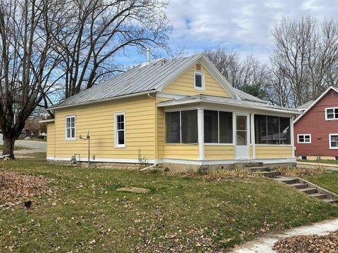 Photo of 604 S Columbia Street, Warsaw, IN 46590 (MLS # 202637912)