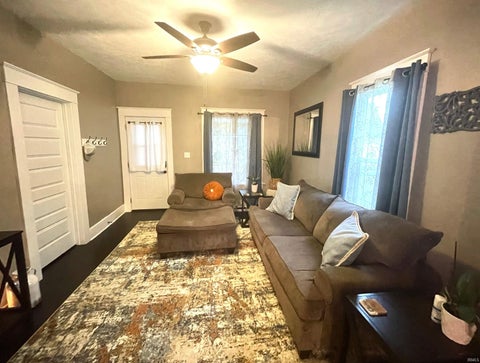 Tiny photo for 604 S Columbia Street, Warsaw, IN 46590 (MLS # 202637912)