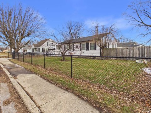 Tiny photo for 1214 N Burke Street, Kokomo, IN 46901 (MLS # 202602554)