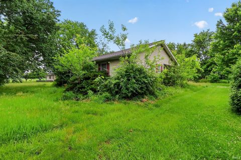 Tiny photo for 812 S 1250 E, Loogootee, IN 47553 (MLS # 202620086)