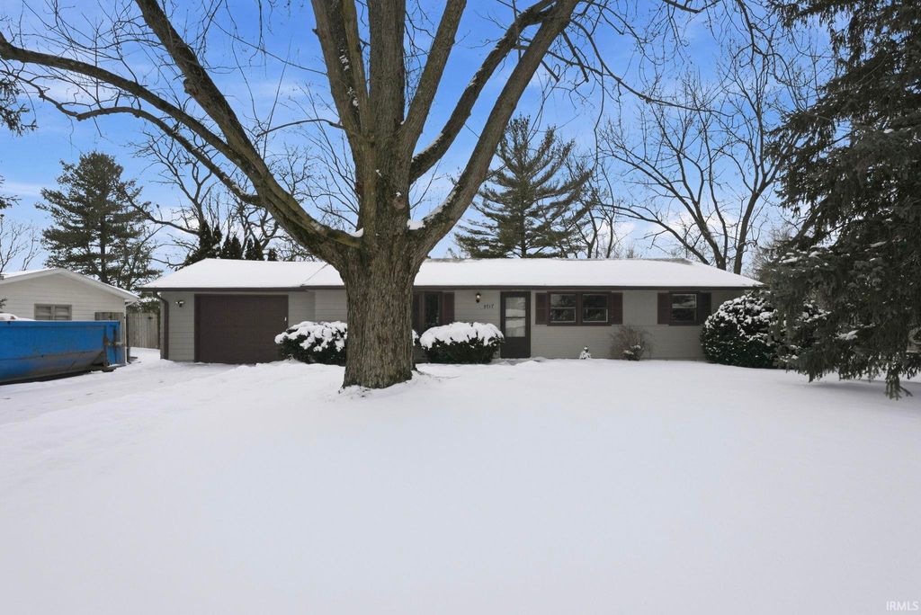 Photo of 5717 N Brookwood Drive, Fort Wayne, IN 46835 (MLS # 202603131)