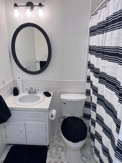 Tiny photo for 5665 S Wayne Avenue #D, Fort Wayne, IN 46807 (MLS # 202632542)