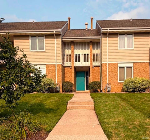 Photo of 5665 S Wayne Avenue #D, Fort Wayne, IN 46807 (MLS # 202632542)