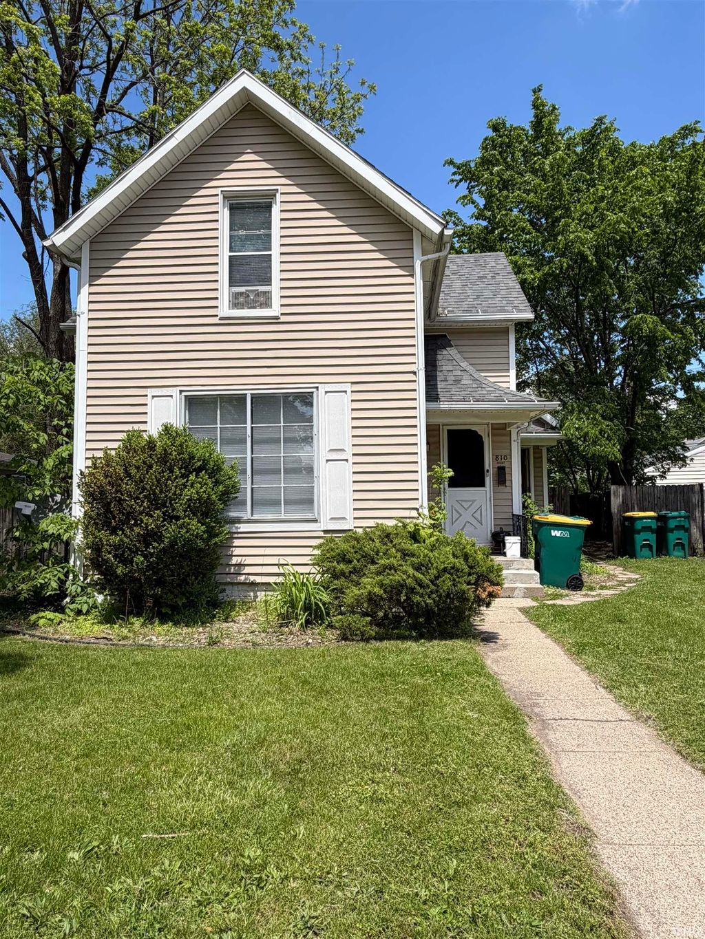 Photo of 810 E 3rd Street, Mishawaka, IN 46544 (MLS # 202619121)