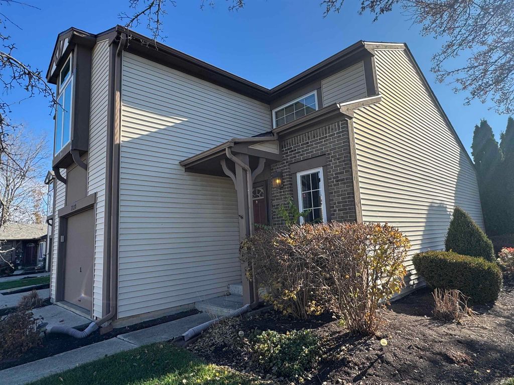 Photo of 7130 Thamesford Drive, Fort Wayne, IN 46835 (MLS # 202548041)