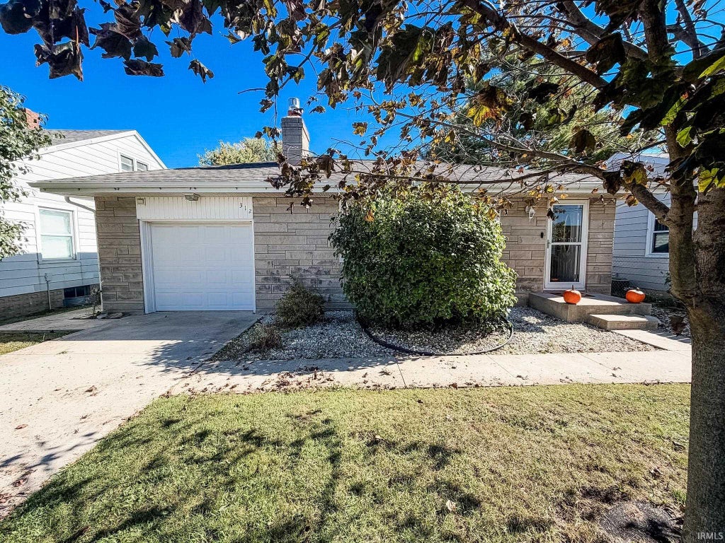 Photo of 312 S Berkley Road, Kokomo, IN 46901 (MLS # 202643409)
