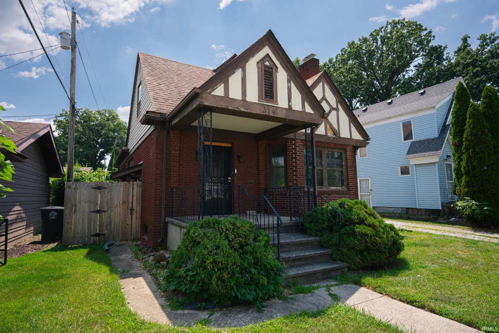 Photo of 314 E Fleming Avenue, Fort Wayne, IN 46806 (MLS # 202632862)