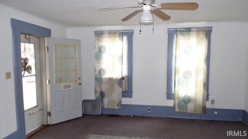 Photo of 208 S 10th Street, Vincennes, IN 47591 (MLS # 202549353)