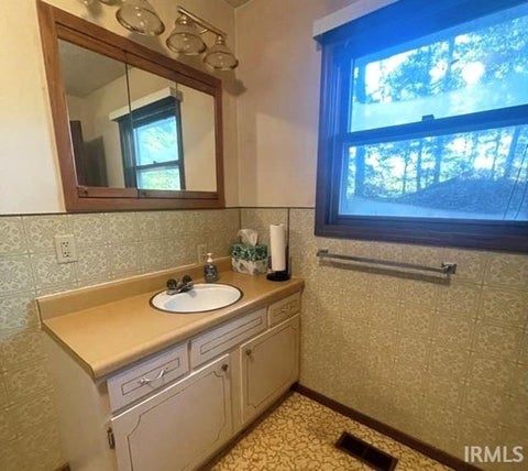 Tiny photo for 1090 W Old Highway 60, Mitchell, IN 47446 (MLS # 202643541)
