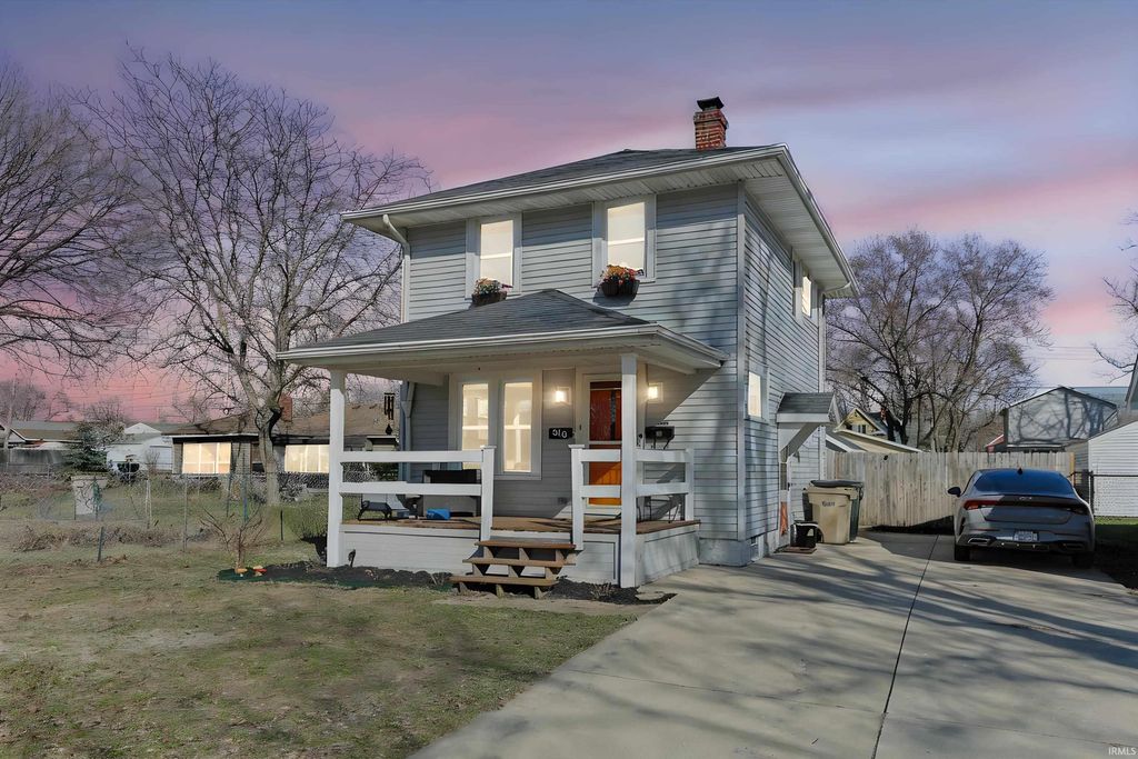 Photo of 810 S 35th Street, South Bend, IN 46615 (MLS # 202606917)