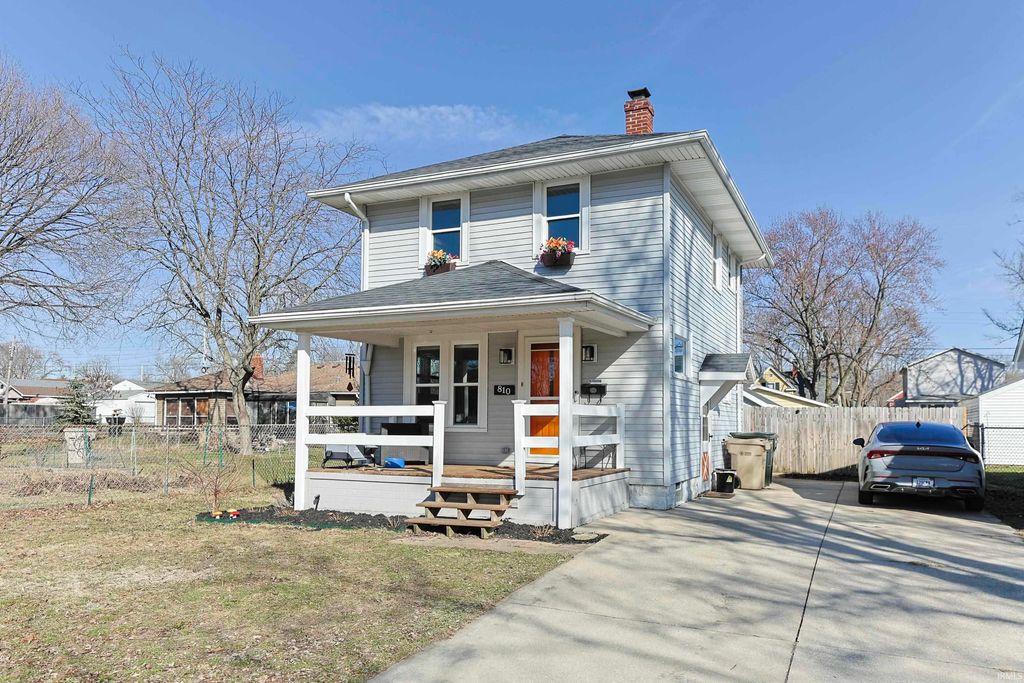 Photo of 810 S 35th Street, South Bend, IN 46615 (MLS # 202606917)