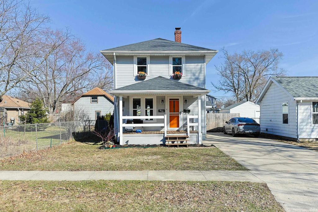Photo of 810 S 35th Street, South Bend, IN 46615 (MLS # 202606917)