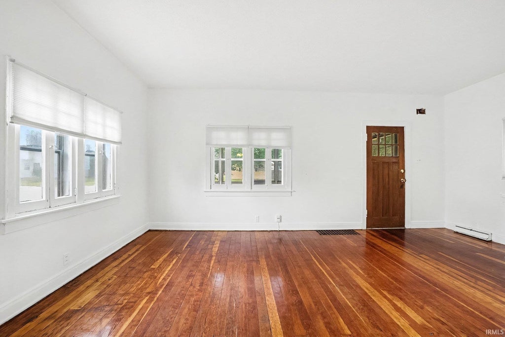 Photo of 624 E Battell Street, Mishawaka, IN 46545 (MLS # 202630603)