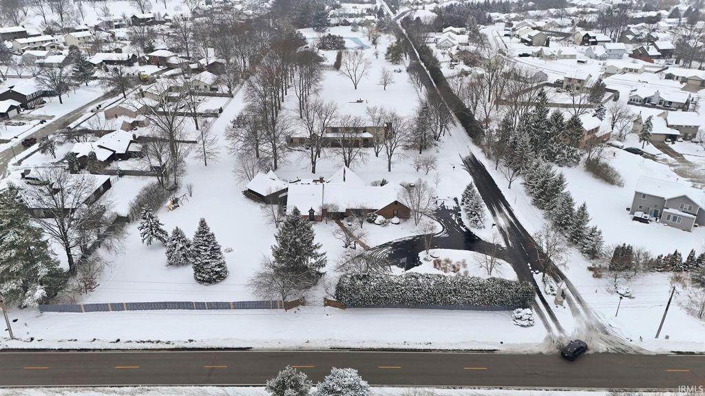 Photo of 2112 Autumn Run, Fort Wayne, IN 46845 (MLS # 202548212)