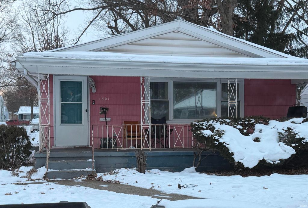 Photo of 1501 N Huey Street, South Bend, IN 46628 (MLS # 202548993)