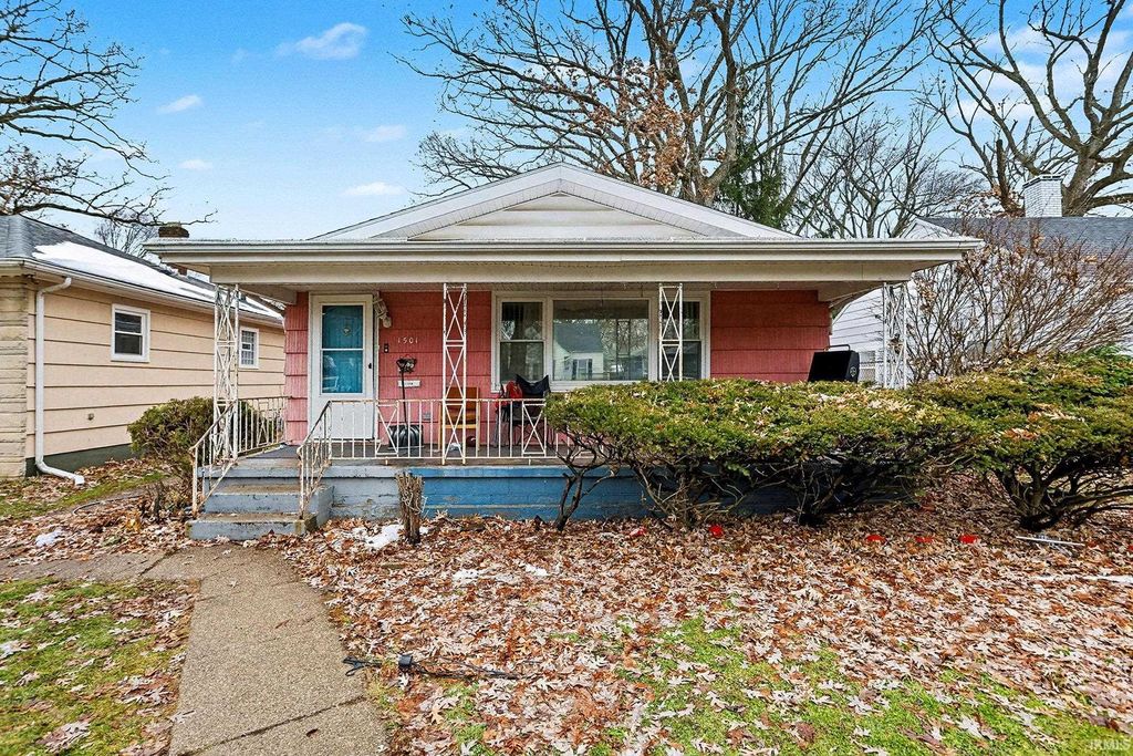 Photo of 1501 N Huey Street, South Bend, IN 46628 (MLS # 202548993)