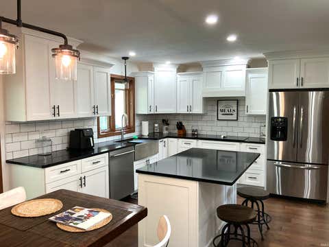 Tiny photo for 304 Oxford Way Street, Logansport, IN 46947 (MLS # 202631341)