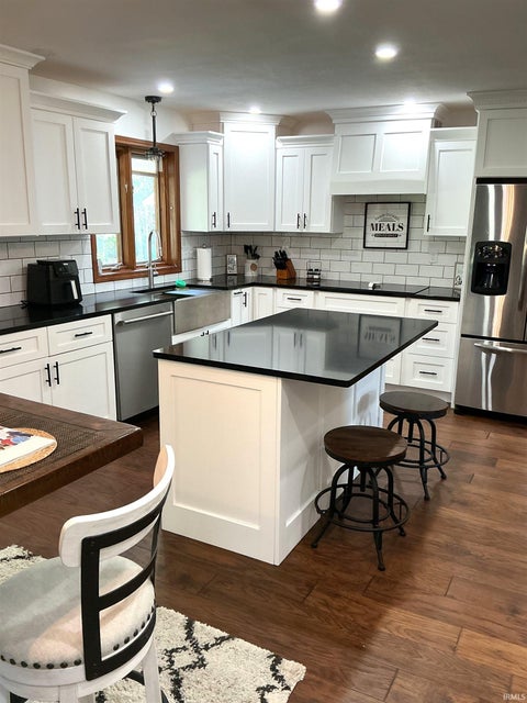 Tiny photo for 304 Oxford Way Street, Logansport, IN 46947 (MLS # 202631341)