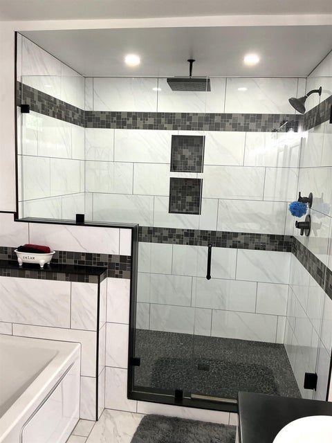 Tiny photo for 304 Oxford Way Street, Logansport, IN 46947 (MLS # 202631341)