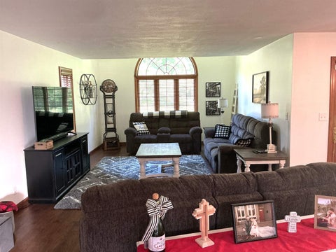 Tiny photo for 304 Oxford Way Street, Logansport, IN 46947 (MLS # 202631341)