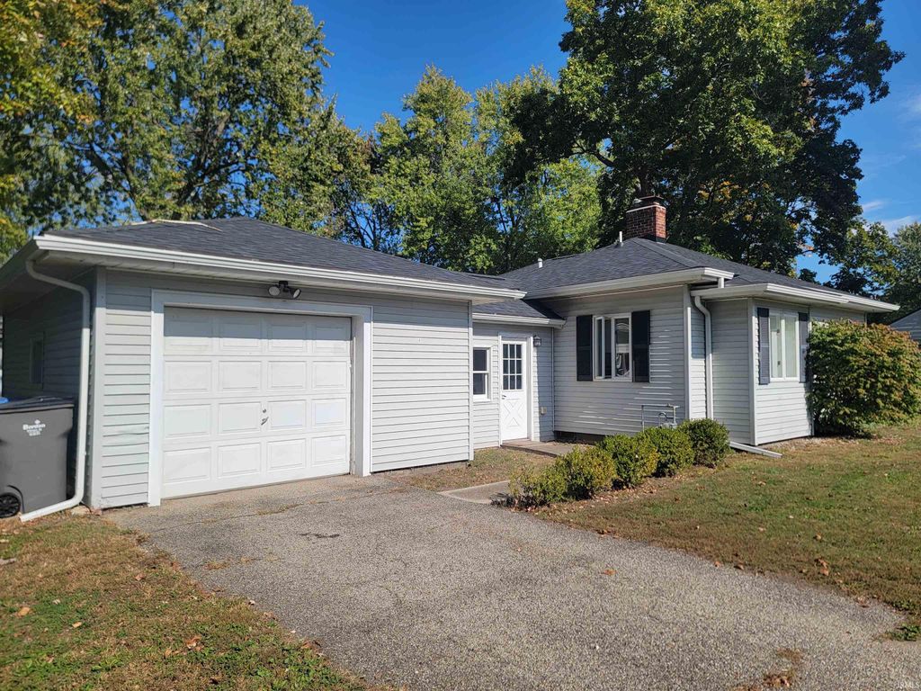 Photo of 1205 E Reynolds Street, Goshen, IN 46528 (MLS # 202541991)