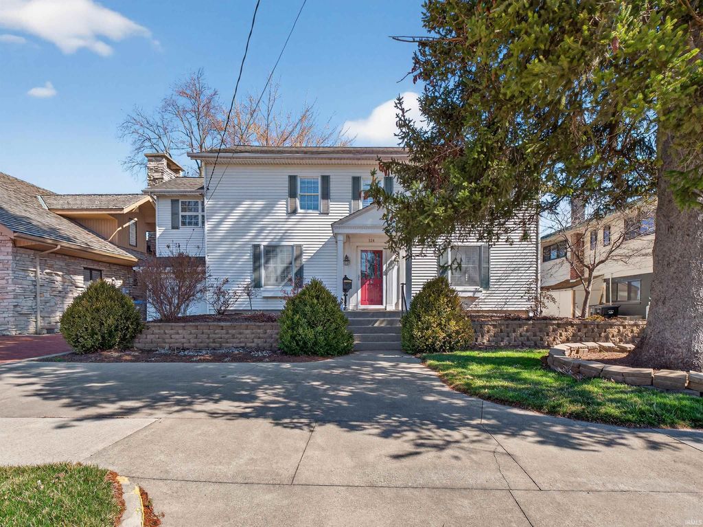 Photo of 124 N Front Street, Syracuse, IN 46567 (MLS # 202608255)