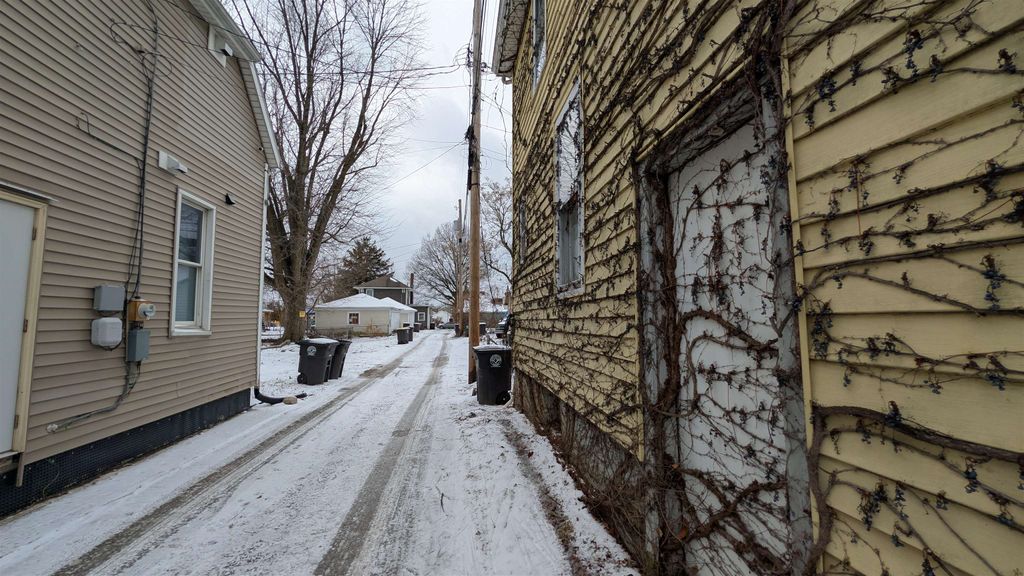 Photo of 1317 N Harrison Street, Fort Wayne, IN 46808 (MLS # 202601592)