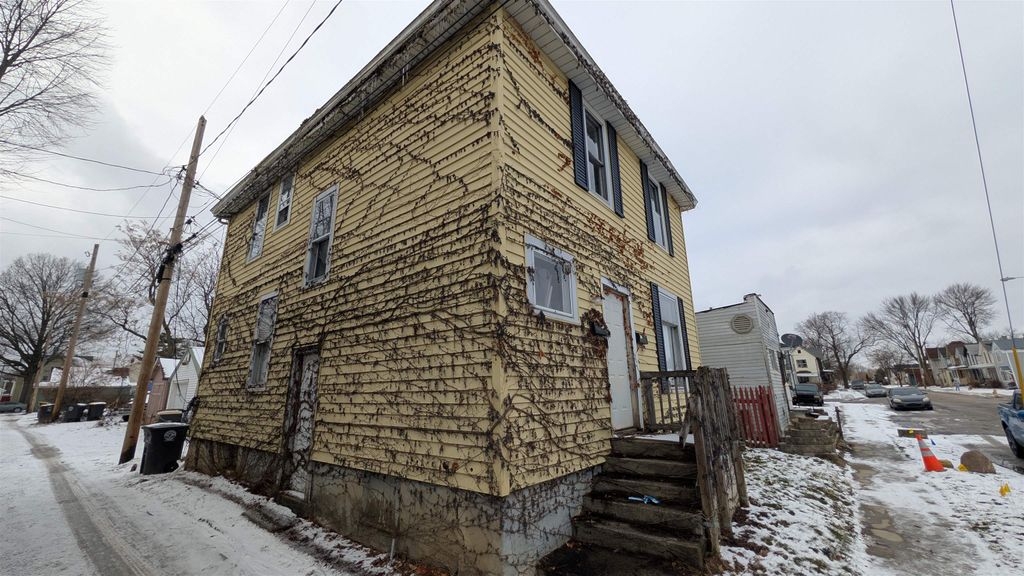 Photo of 1317 N Harrison Street, Fort Wayne, IN 46808 (MLS # 202601592)