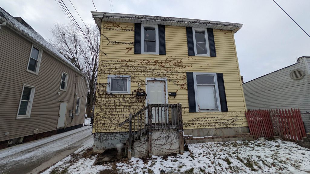 Photo of 1317 N Harrison Street, Fort Wayne, IN 46808 (MLS # 202601592)