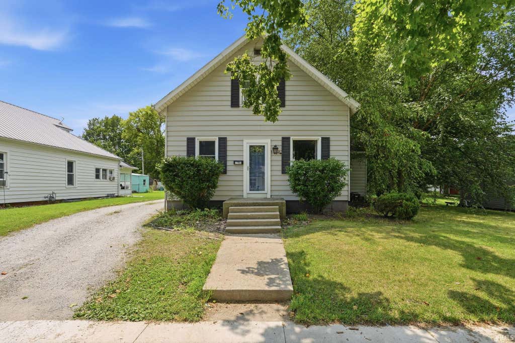 Photo of 1104 E Ft Wayne Street, Warsaw, IN 46580 (MLS # 202630156)