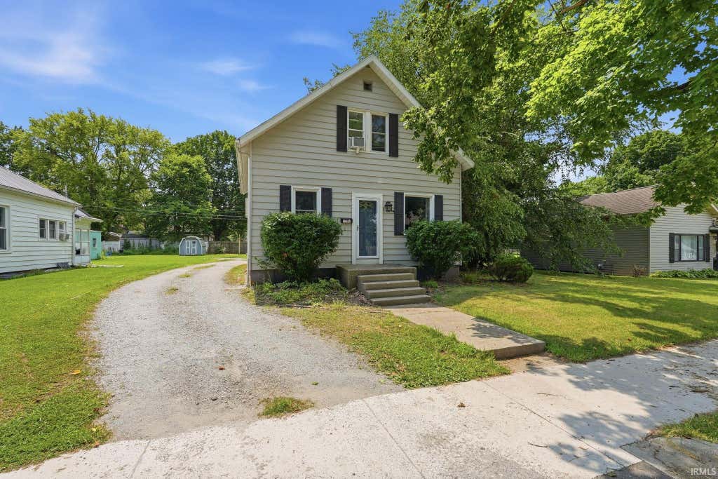 Photo of 1104 E Ft Wayne Street, Warsaw, IN 46580 (MLS # 202630156)