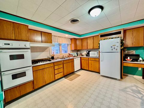 Tiny photo for 2922 S Country Club Dr S Dr, Rochester, IN 46975 (MLS # 202608772)