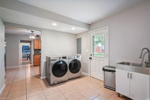Tiny photo for 2201 Eastbrook Drive, Kokomo, IN 46902 (MLS # 202618709)