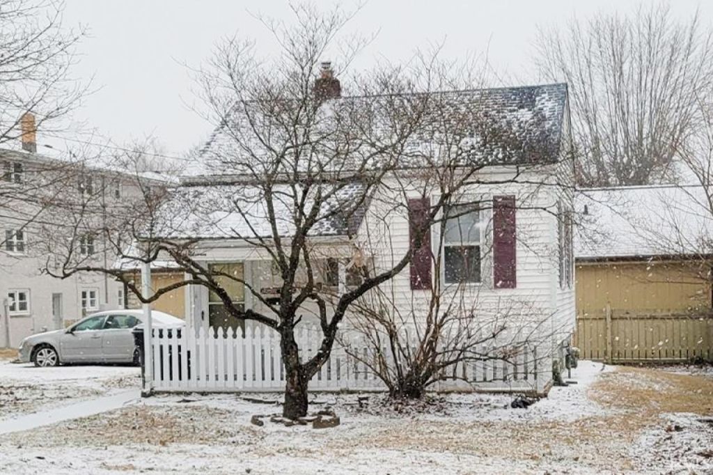 Photo of 1111 E 7th Street St, Anderson, IN 46012 (MLS # 202604539)