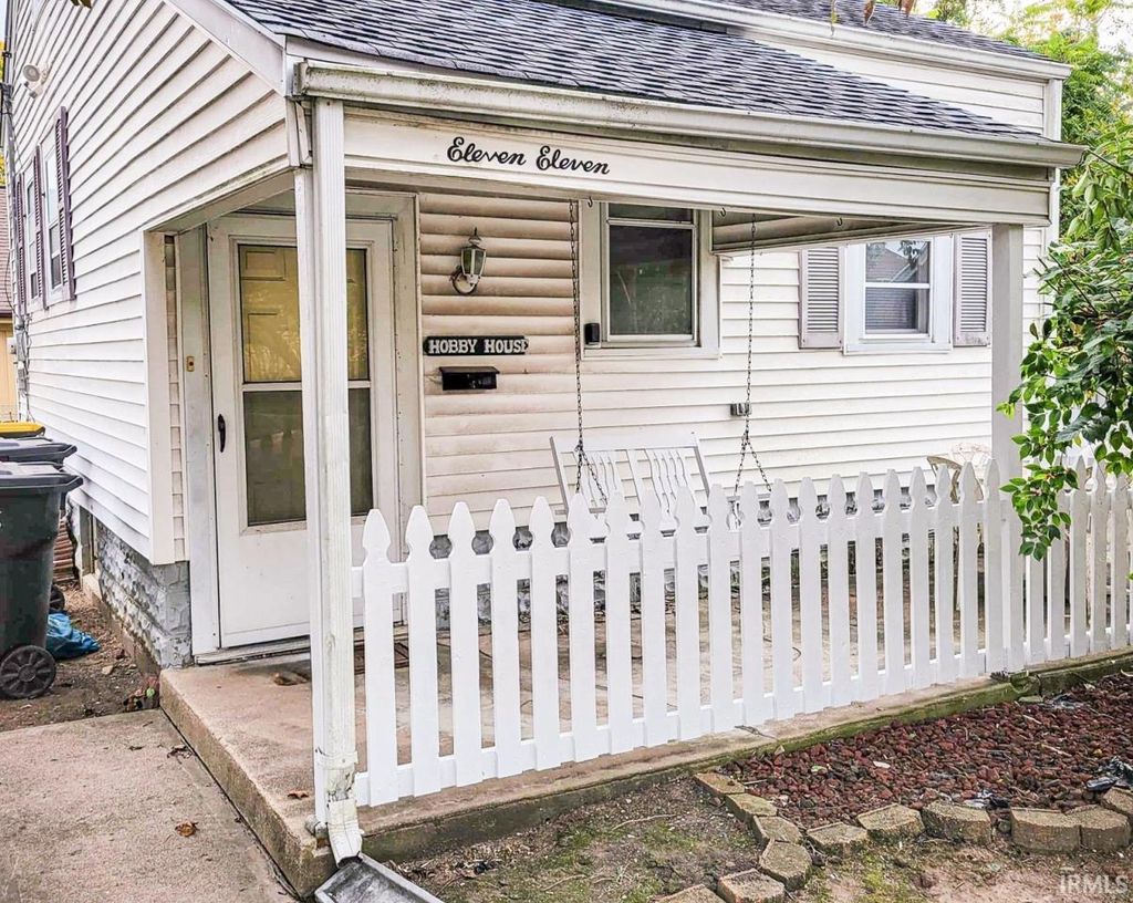 Photo of 1111 E 7th Street St, Anderson, IN 46012 (MLS # 202604539)