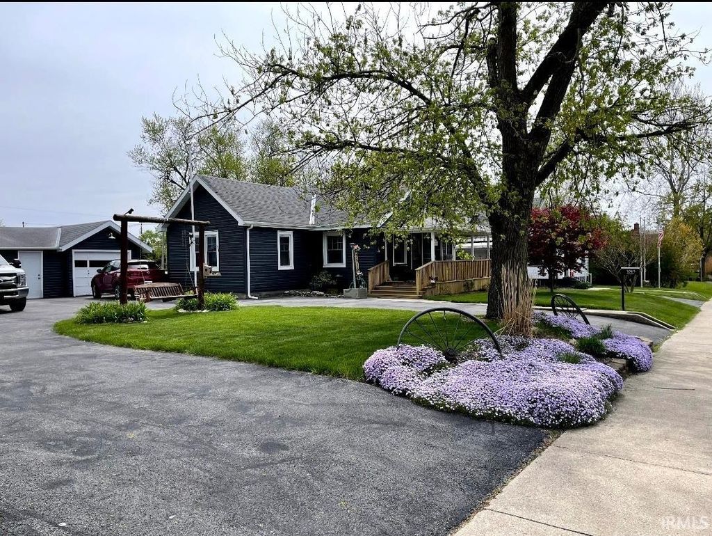 Photo of 3015 Mcarthur Drive, Fort Wayne, IN 46809 (MLS # 202540326)