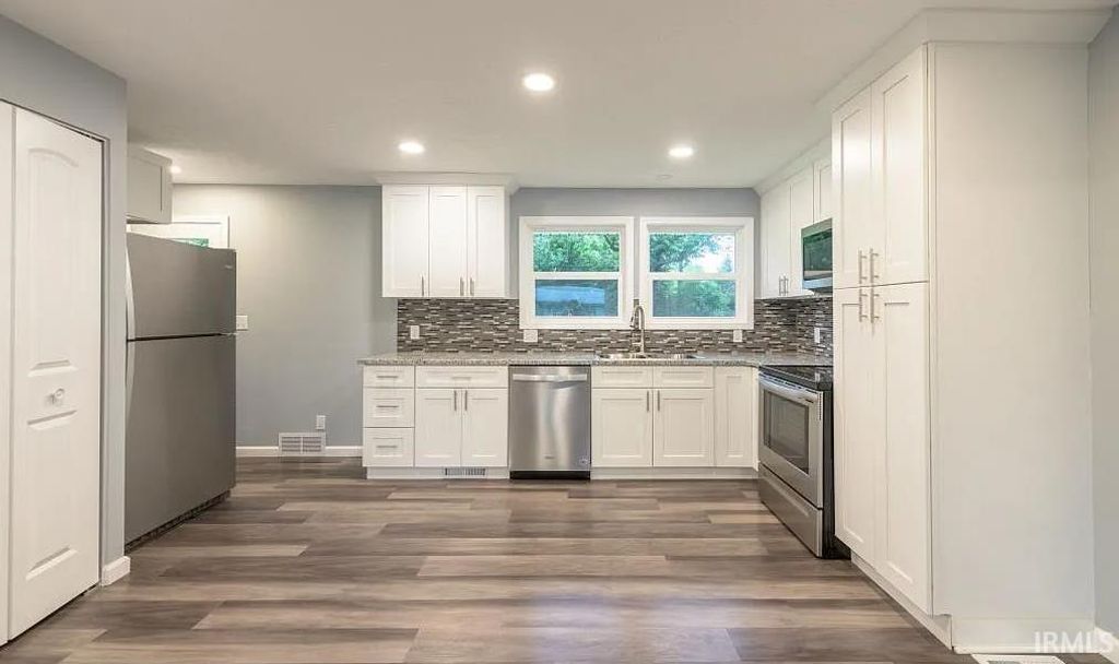 Photo of 1125 Windsor Drive, West Lafayette, IN 47906 (MLS # 202612393)