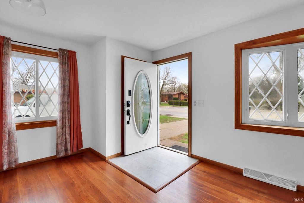 Photo of 807 E Hively Avenue, Elkhart, IN 46517 (MLS # 202611257)