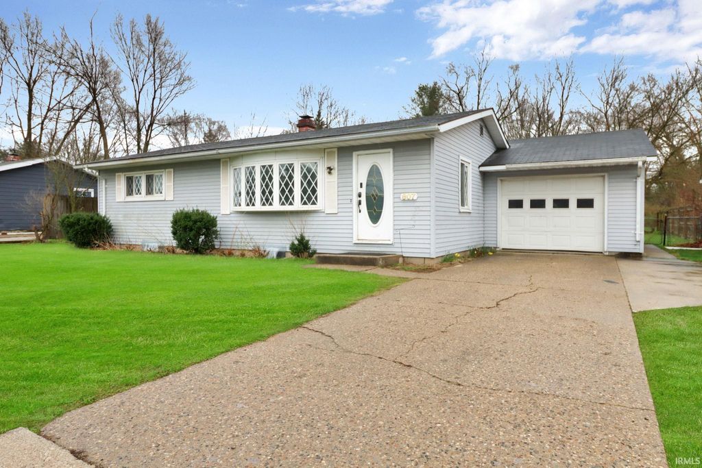 Photo of 807 E Hively Avenue, Elkhart, IN 46517 (MLS # 202611257)