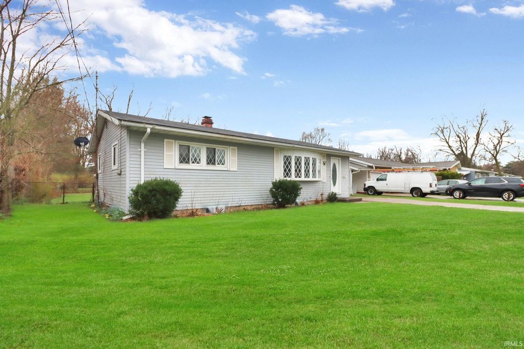 Photo of 807 E Hively Avenue, Elkhart, IN 46517 (MLS # 202611257)