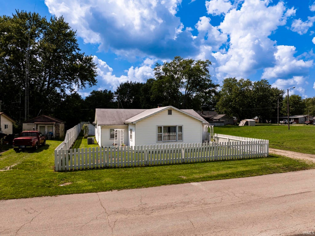 Photo of 305 N Waldemere Avenue, Muncie, IN 47303 (MLS # 202634590)