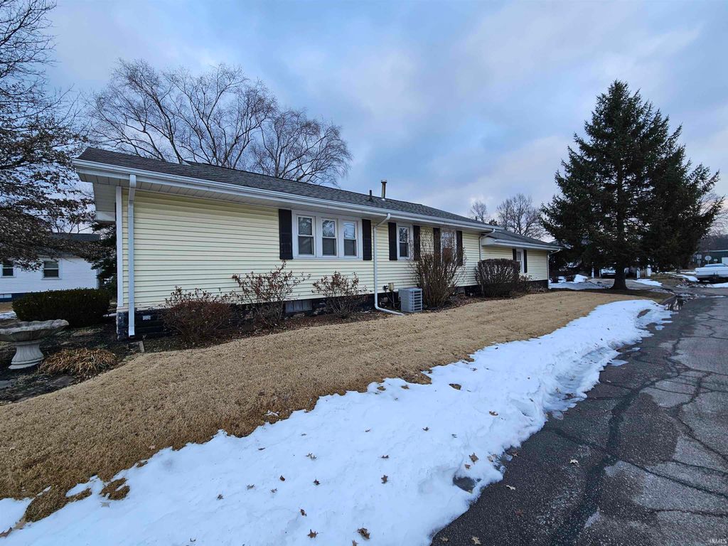Photo of 862 Ridgeway Avenue, Vincennes, IN 47591 (MLS # 202604215)