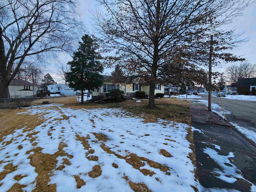 Photo of 862 Ridgeway Avenue, Vincennes, IN 47591 (MLS # 202604215)