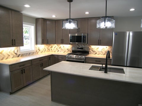 Tiny photo for 2906 E Armstrong Road, Leesburg, IN 46538 (MLS # 202626651)