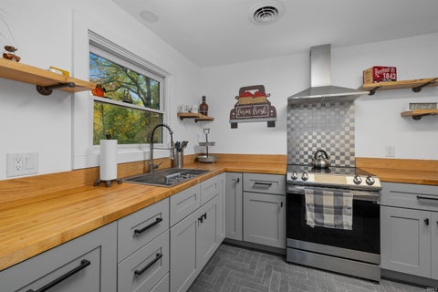 Tiny photo for 6629 Coldwater Road, Fort Wayne, IN 46825 (MLS # 202643799)