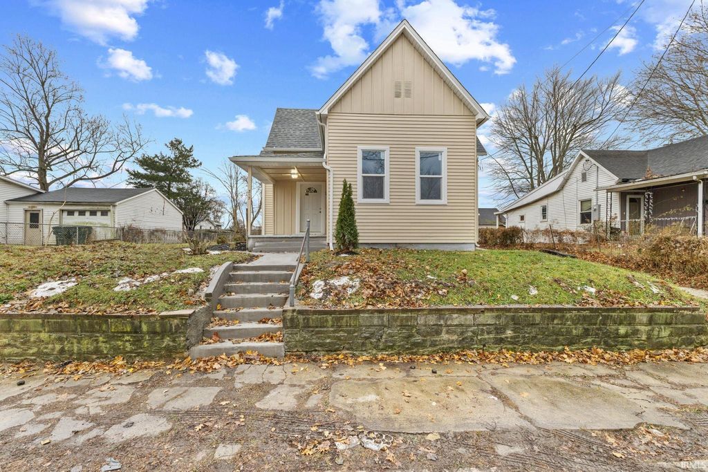 Photo of 313 W 10Th Street, Muncie, IN 47302 (MLS # 202549429)