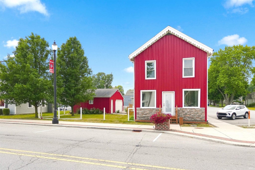 Photo of 15027 State Road 1 Road, Leo, IN 46765 (MLS # 202632418)
