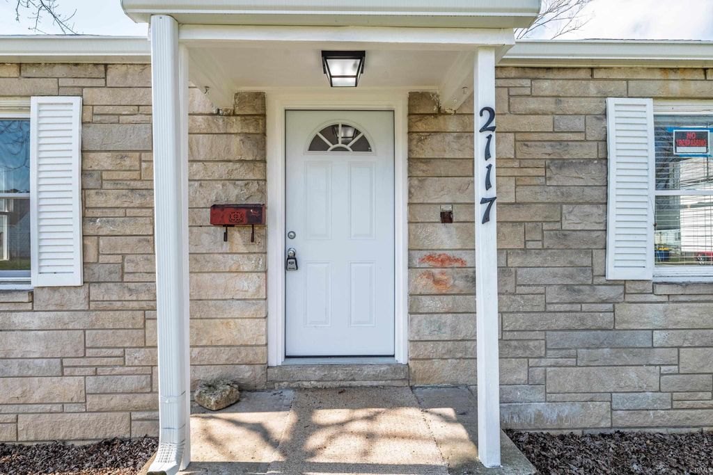 Photo of 2117 S Beacon Street, Muncie, IN 47302 (MLS # 202610285)