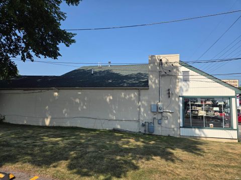 Tiny photo for 3325 E Market Street, Logansport, IN 46947 (MLS # 202526370)